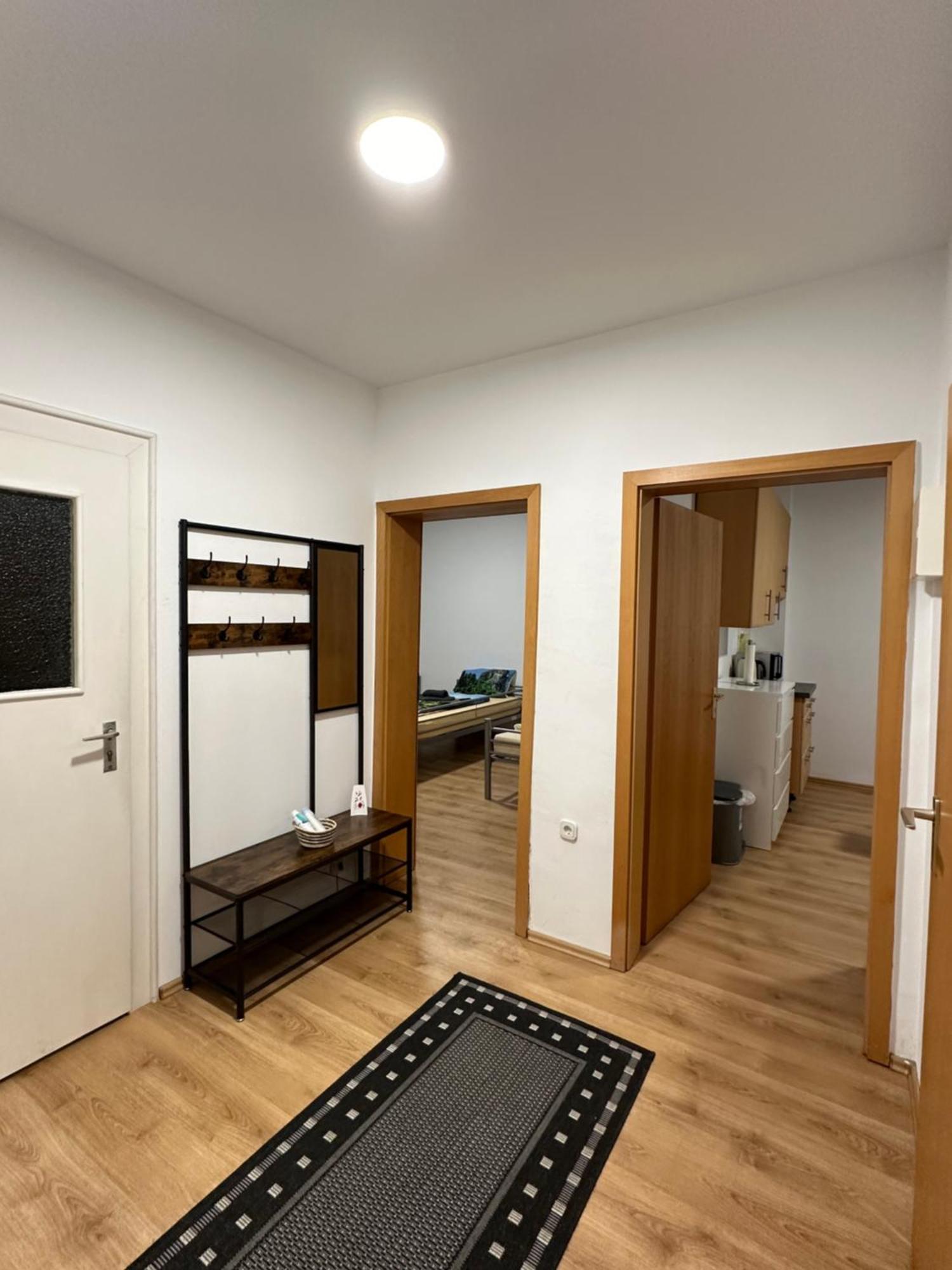 Apartment Feelhome, Flughafen Nah, 6 Personen, Badewanne, Zentral, Wifi, Ground Floor