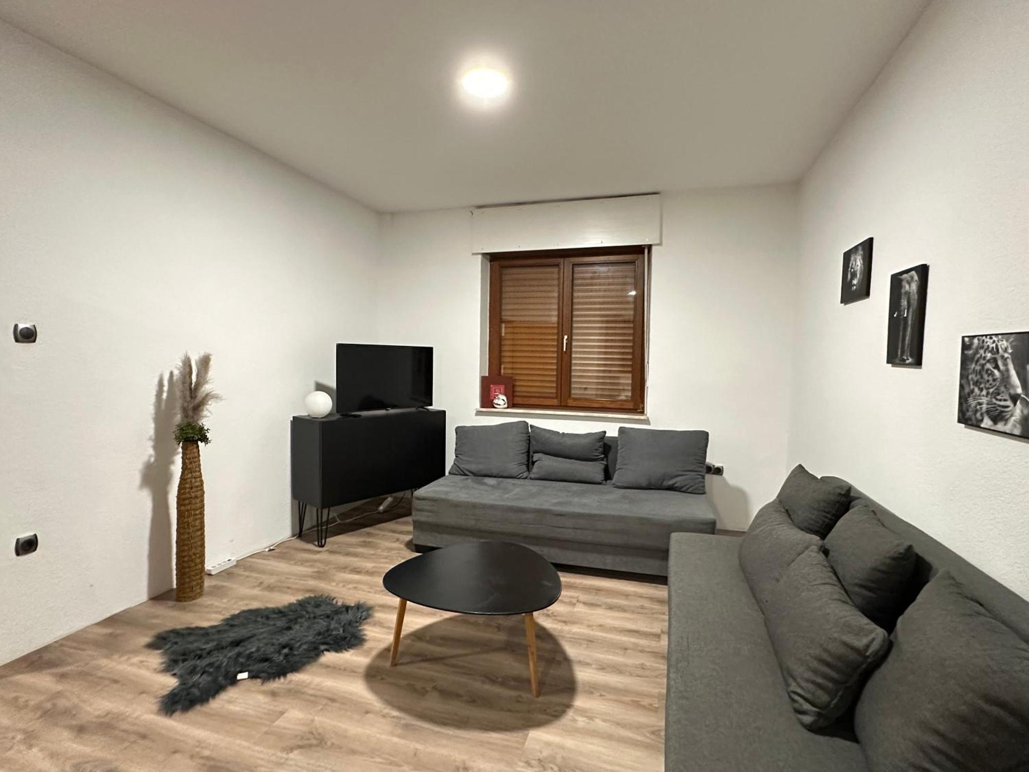 Feelhome, Flughafen Nah, 6 Personen, Badewanne, Zentral, Wifi, Ground Floor Appartement Duisburg