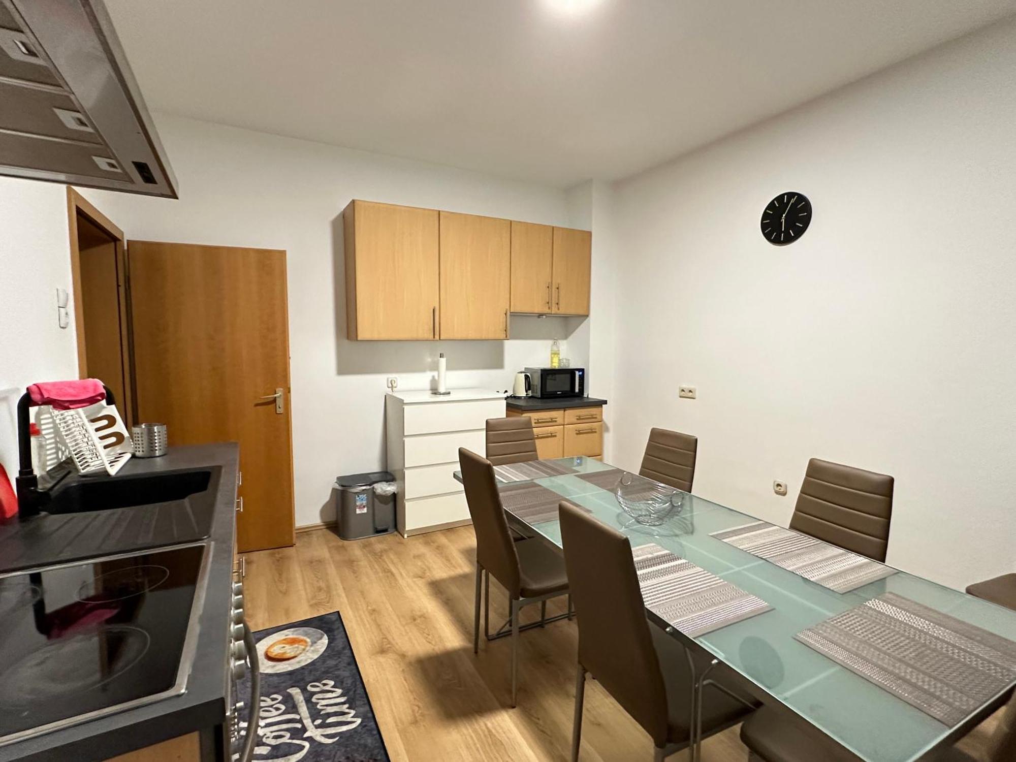 Feelhome, Flughafen Nah, 6 Personen, Badewanne, Zentral, Wifi, Ground Floor * Duisburg