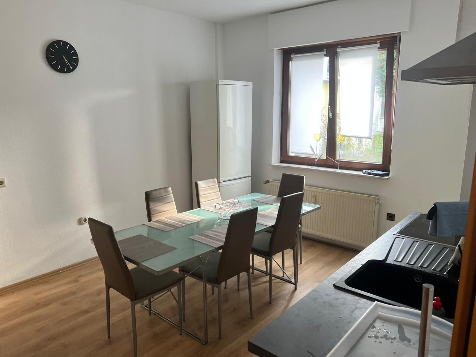 Feelhome, Flughafen Nah, 6 Personen, Badewanne, Zentral, Wifi, Ground Floor Duisburg